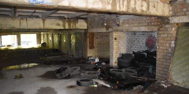 Самоуправление надеется, то бывшие владельцы смогут привести в порядок заброшенные гаражи «Lauktehnika»