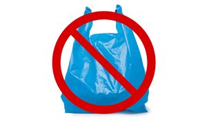 No 2019. gada  plastmasas iepirkumu maisiņus vairs nedrīkstēs izsniegt bez maksas