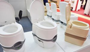 6 iemesli, kāpēc izvēlēties biotualeti sausās tualetes vietā